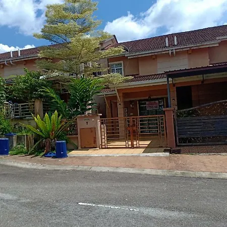 Muslim Dinaim Homestay Tanjong Malim Exterior photo