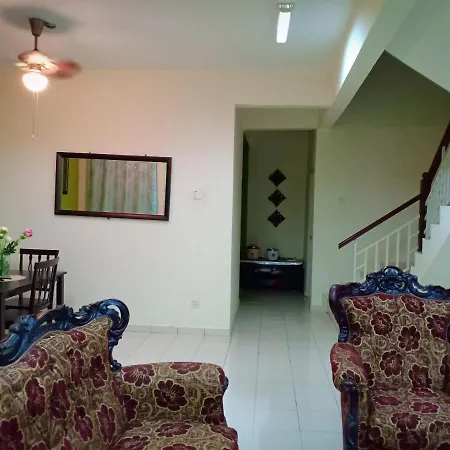 Muslim Dinaim Homestay Tanjong Malim Exterior photo